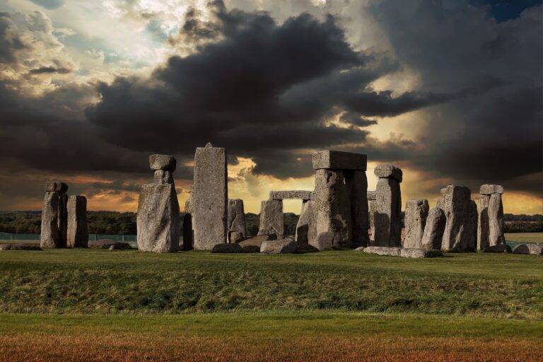 English Stonehenge: Stonehenge Avebury and Associated Sites