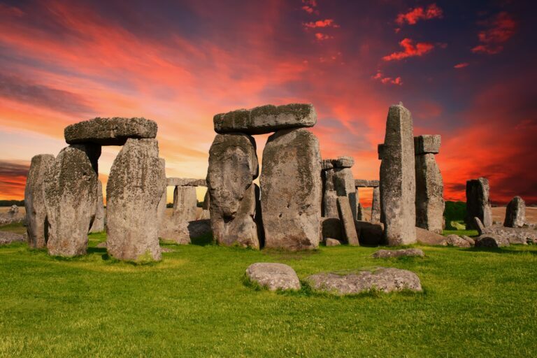 European Landmarks | Whizzed Net Stonehenge of UK Landmarks