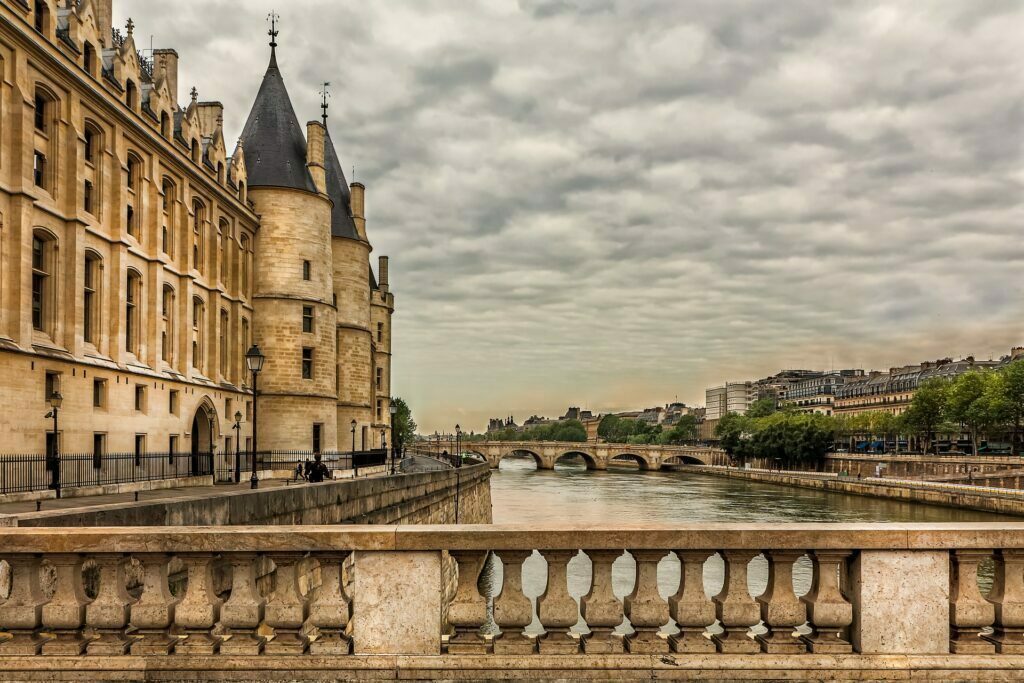 Banks of the Seine, Paris