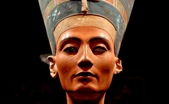Nefertiti Bust of the Neues Museum, Museumsinsel or Museum Island of Berlin: Whizzed Net